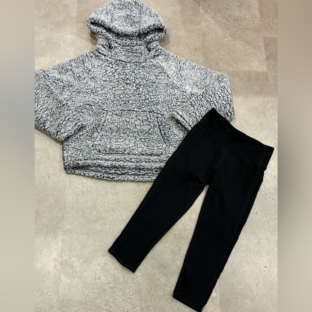 Women’s VICTORIA’S SECRET PINK/ATHLETA Sherpa Jacket & Leggings, sz Medium